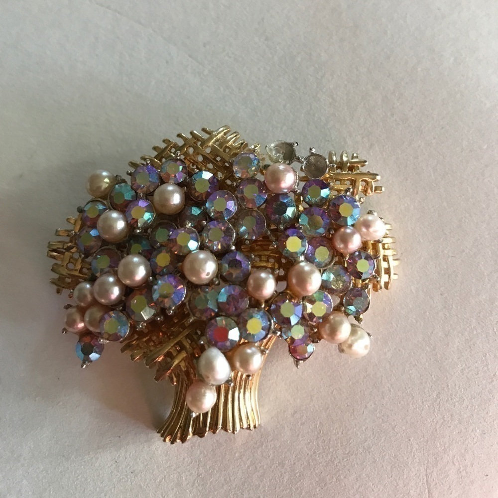 Rhinestone tree pin